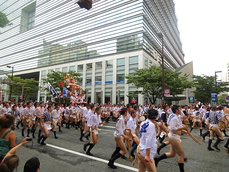 博多祇園山笠「集団山見せ」～大黒流