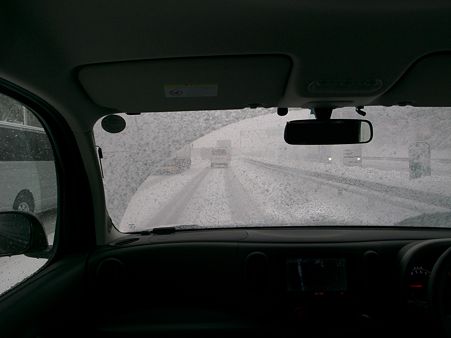 名神高速　雪の為 事故渋滞