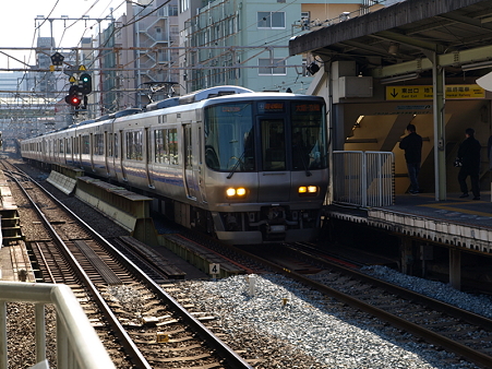 223系(今宮駅)