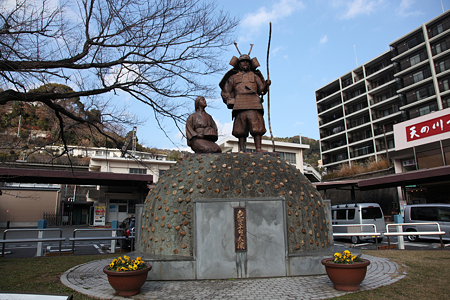 土肥氏館跡・土肥實平並びに夫人像 - 1