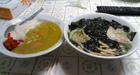 『中華一番』のわかめラーメンとカレー