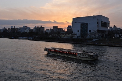 桜橋からみる台東リバーサイドスポーツの夕日2