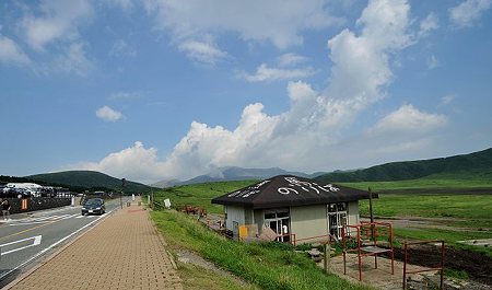 阿蘇パノラマライン草千里と阿蘇中岳1