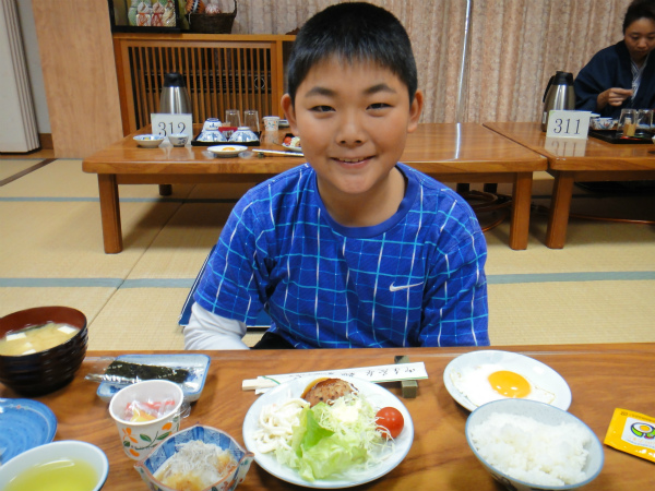 旅館の朝ごはんは、つい沢山食べてしまう