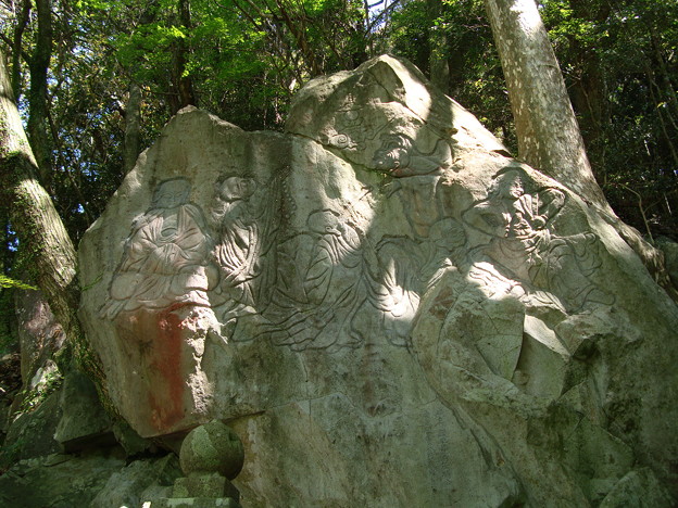 富川渓谷の磨崖仏